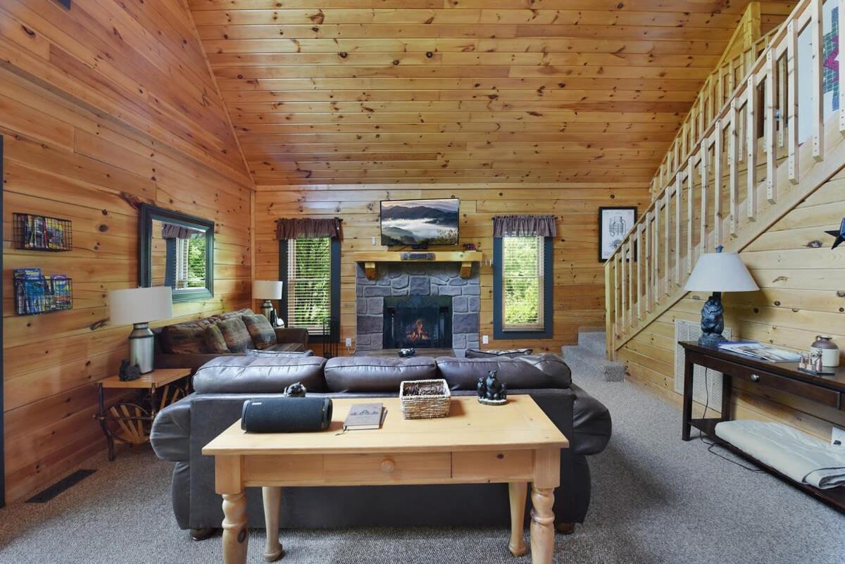 Ryes And Shine Bootlegger'S Cabin! Hot Tub* Pool* Arcade* Billiards *Ev * Pet Friendly Sevierville Exterior photo