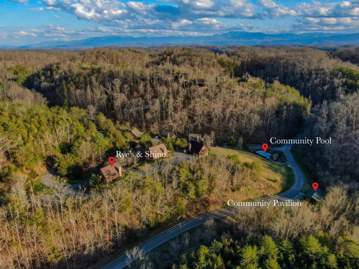 Ryes And Shine Bootlegger'S Cabin! Hot Tub* Pool* Arcade* Billiards *Ev * Pet Friendly Sevierville Exterior photo